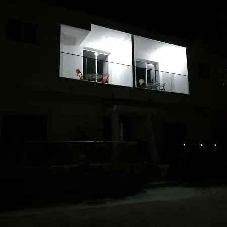 Apartment Chicos
